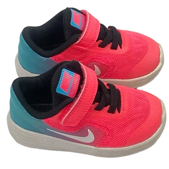 Nike Revolution 3 Sneakers 819418-404 Racer Pink Child Size 5C. - Picture 1 of 7